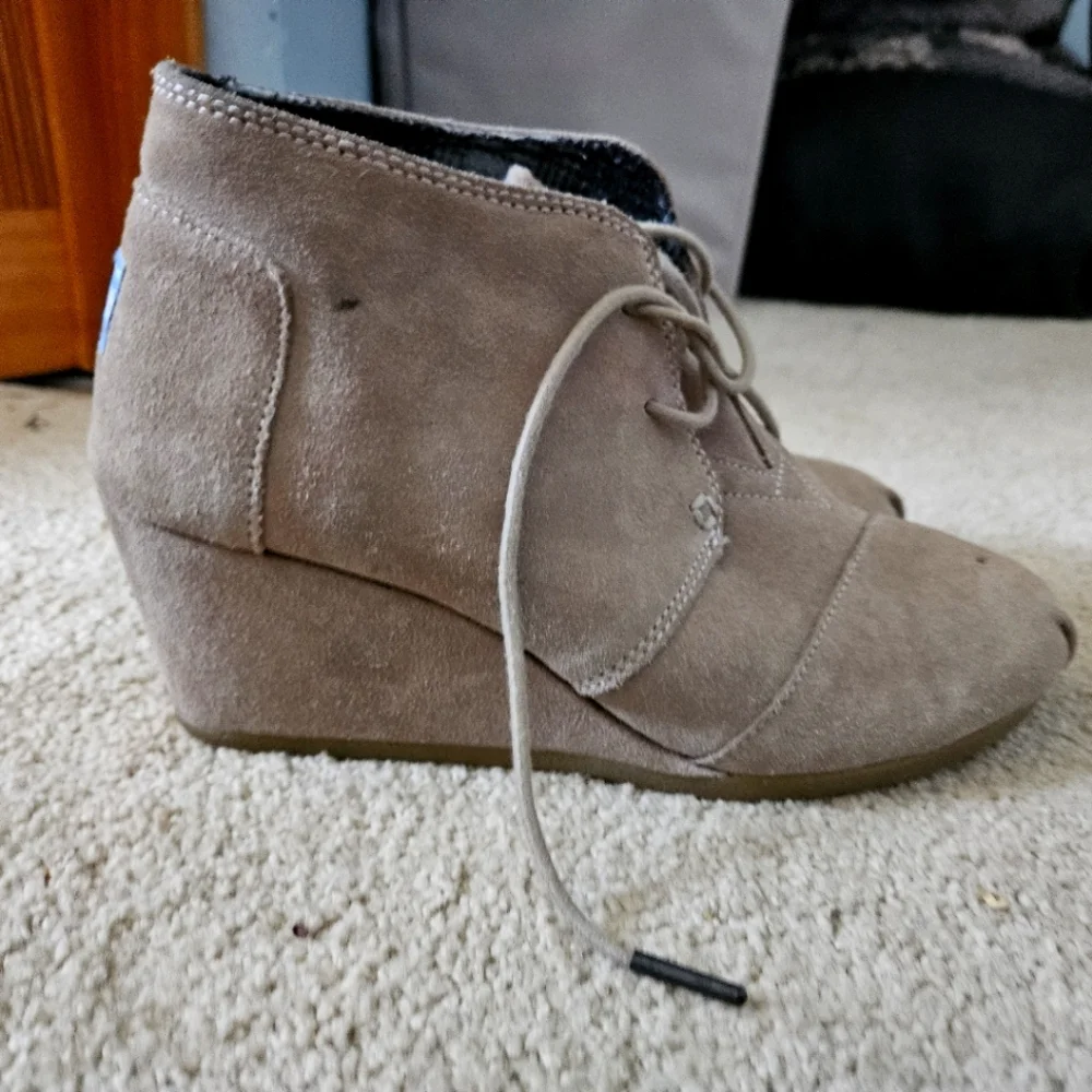 TOMS | Desert Wedge Bootie - Picture 1 of 8